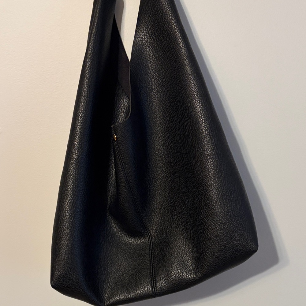 Large Black Shoulder Hobo Bag. Snap close. Polyurethane. EUC. - Picture 3 of 11
